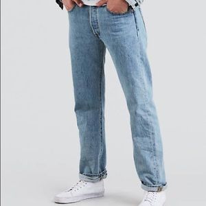 Men’s Levi’s 501 light blue wash button front NWT
